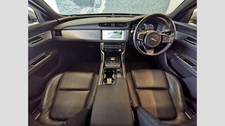 2018 認定中古車 Jaguar XF Silicon Silver Meridianサウンドシステム パワーテールゲート 純正19インチアルミホイール アダプティブLEDヘッドライト（シグネチャーデイライト付き）ステアリングホイールヒーター フルセグテレビ スポーツブレイク プレステージ2.0L D180 