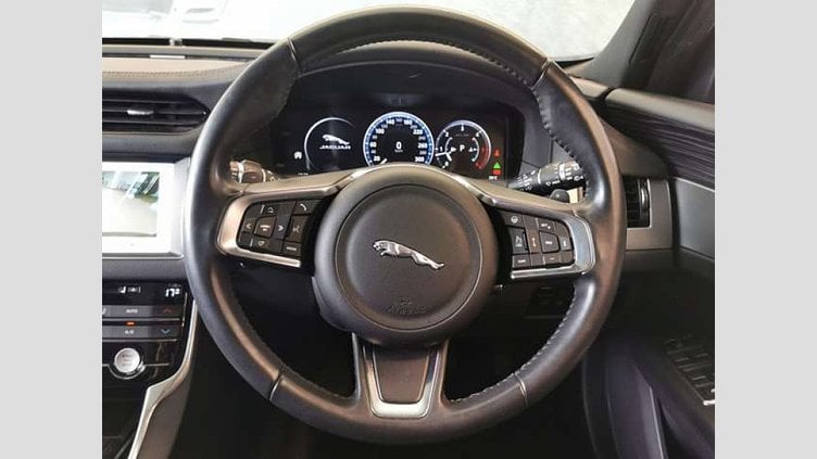 2018 認定中古車 Jaguar XF Silicon Silver Meridianサウンドシステム パワーテールゲート 純正19インチアルミホイール アダプティブLEDヘッドライト（シグネチャーデイライト付き）ステアリングホイールヒーター フルセグテレビ スポーツブレイク プレステージ2.0L D180 