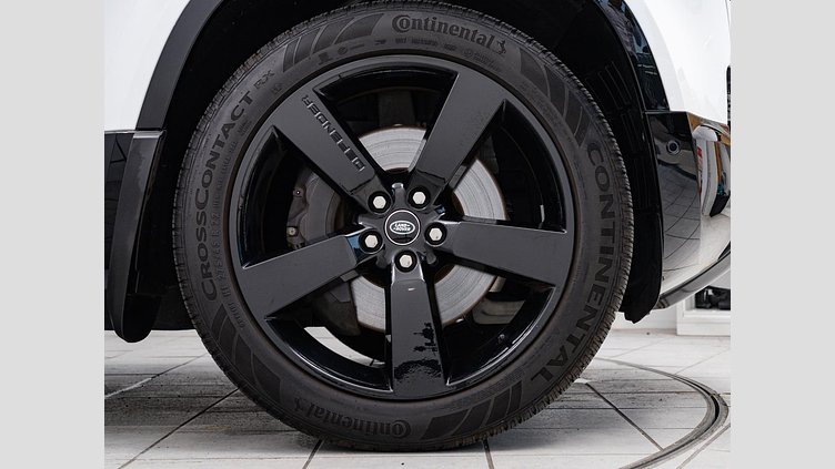 2023 認定中古車 Land Rover Defender 110 Fuji White D300 AWD X-Dynamic HSE