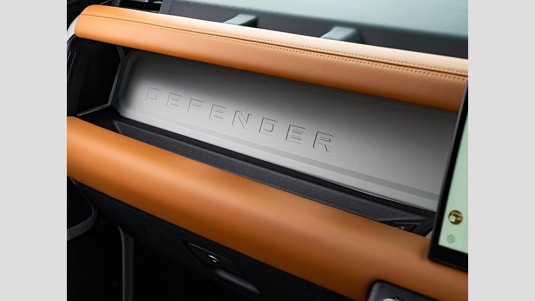 2023 認定中古車 Land Rover Defender 110 Fuji White D300 AWD X-Dynamic HSE