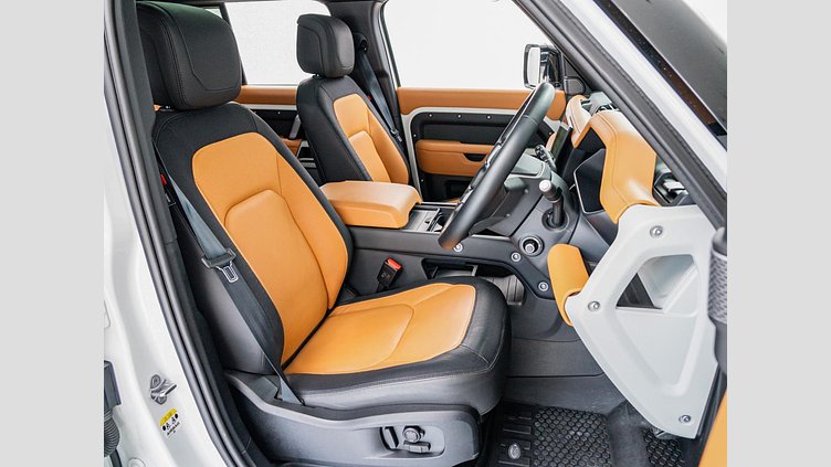 2023 認定中古車 Land Rover Defender 110 Fuji White D300 AWD X-Dynamic HSE