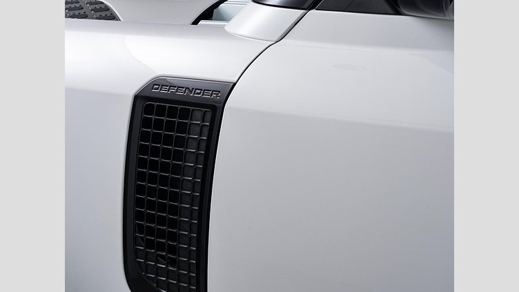 2023 認定中古車 Land Rover Defender 110 Fuji White D300 AWD X-Dynamic HSE