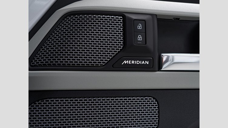 2023 認定中古車 Land Rover Defender 110 Fuji White D300 AWD X-Dynamic HSE