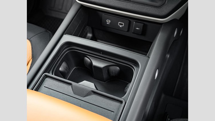 2023 認定中古車 Land Rover Defender 110 Fuji White D300 AWD X-Dynamic HSE