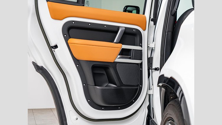 2023 認定中古車 Land Rover Defender 110 Fuji White D300 AWD X-Dynamic HSE