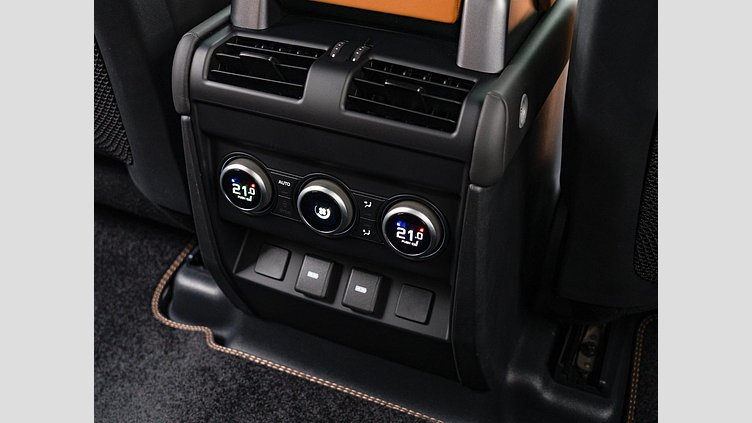 2023 認定中古車 Land Rover Defender 110 Fuji White D300 AWD X-Dynamic HSE