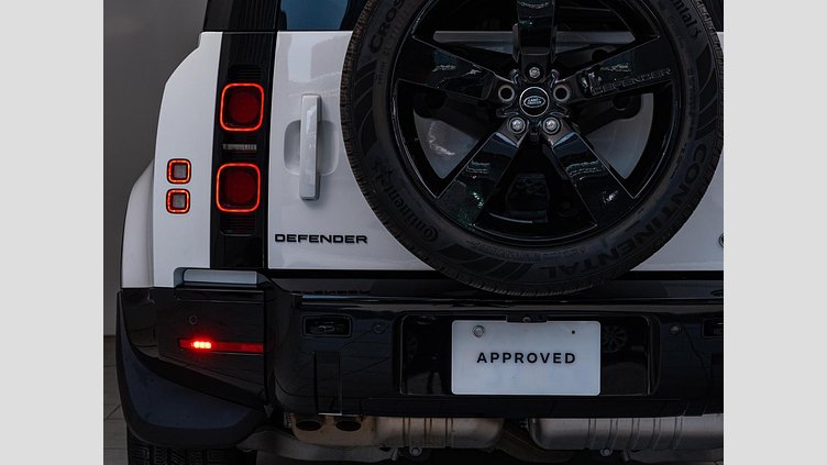 2023 認定中古車 Land Rover Defender 110 Fuji White D300 AWD X-Dynamic HSE