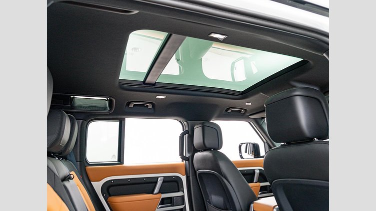 2023 認定中古車 Land Rover Defender 110 Fuji White D300 AWD X-Dynamic HSE