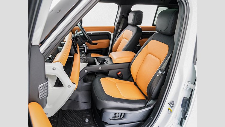 2023 認定中古車 Land Rover Defender 110 Fuji White D300 AWD X-Dynamic HSE