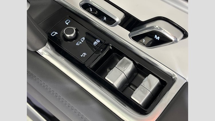 2024 認定中古車 Land Rover Range Rover Flux Silver - Satin finish 4WD
 ＳＶ Ｐ６１５