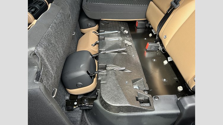 2024 認定中古車 Land Rover Defender 110 Carpathian Grey V8 525PS V8