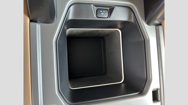 2024 認定中古車 Land Rover Defender 110 Carpathian Grey V8 525PS V8