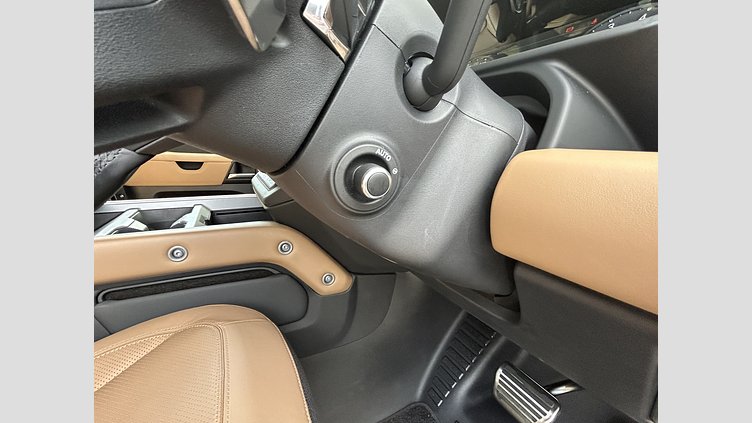 2024 認定中古車 Land Rover Defender 110 Carpathian Grey V8 525PS V8