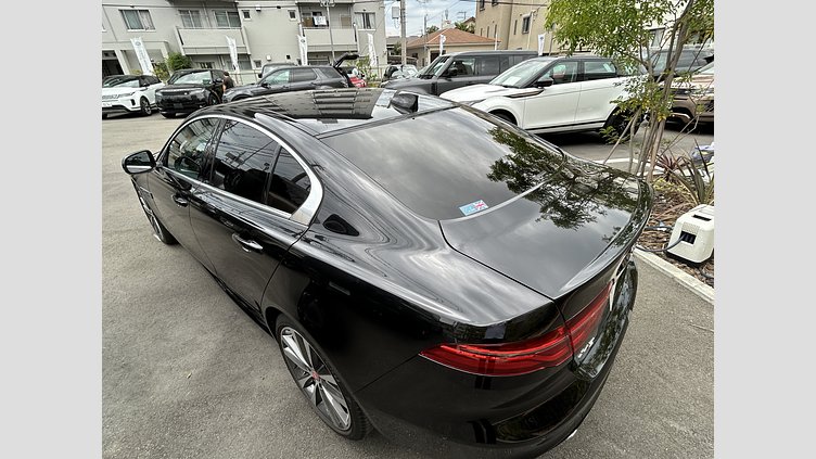 2021 認定中古車 Jaguar XE Santorini Black 2.0D AWD  R-Dynamic S