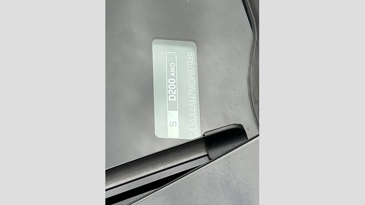 2021 認定中古車 Jaguar XE Santorini Black 2.0D AWD  R-Dynamic S