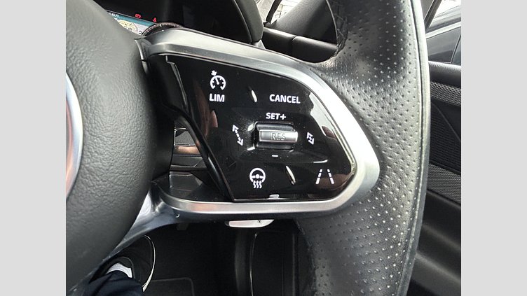 2021 認定中古車 Jaguar XE Santorini Black 2.0D AWD  R-Dynamic S