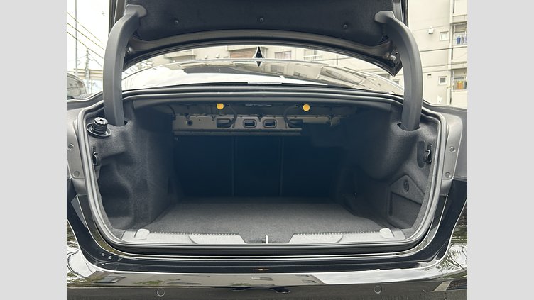 2021 認定中古車 Jaguar XE Santorini Black 2.0D AWD  R-Dynamic S