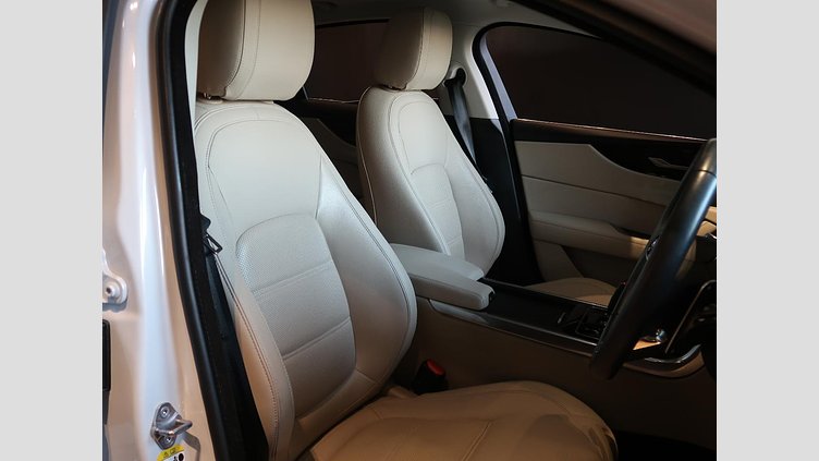 2020 認定中古車 Jaguar XE Yulong White 250PS S
