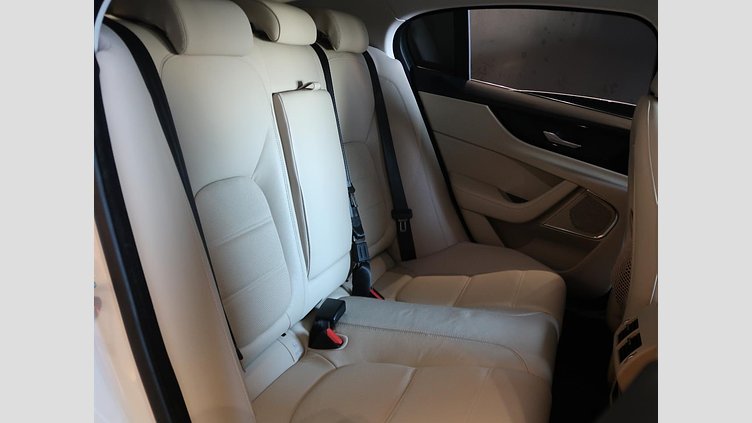 2020 認定中古車 Jaguar XE Yulong White 250PS S
