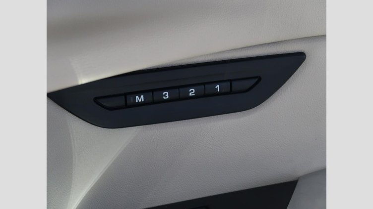 2020 認定中古車 Jaguar XE Yulong White 250PS S