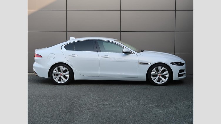 2020 認定中古車 Jaguar XE Yulong White 250PS S