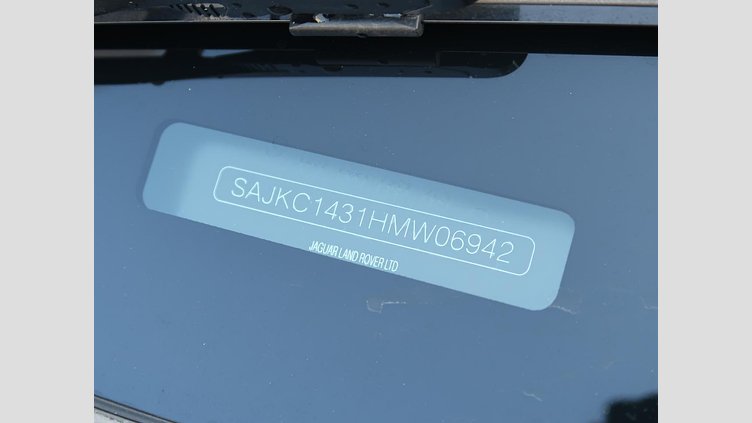 2017 認定中古車 Jaguar XJ Santorini Black 575PS R