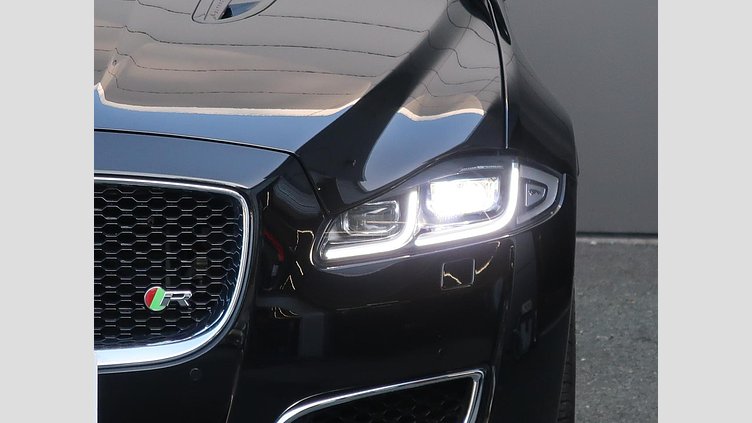 2017 認定中古車 Jaguar XJ Santorini Black 575PS R