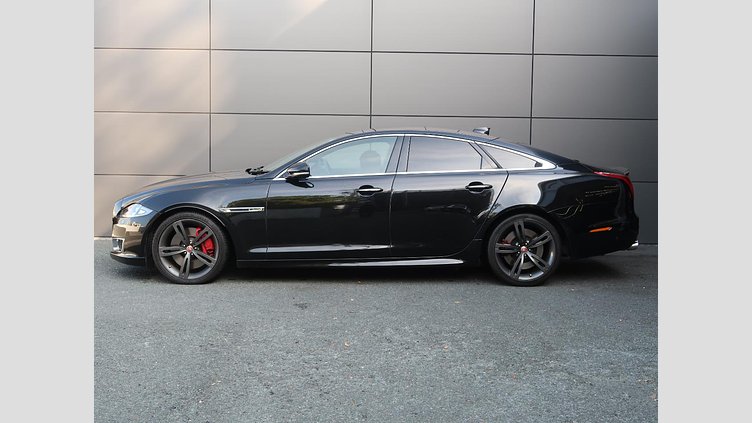 2017 認定中古車 Jaguar XJ Santorini Black 575PS R