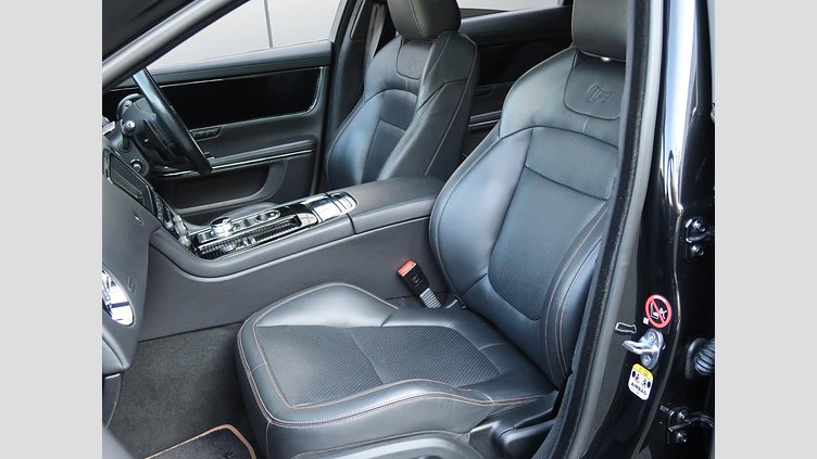 2017 認定中古車 Jaguar XJ Santorini Black 575PS R