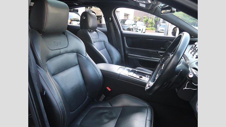2017 認定中古車 Jaguar XJ Santorini Black 575PS R