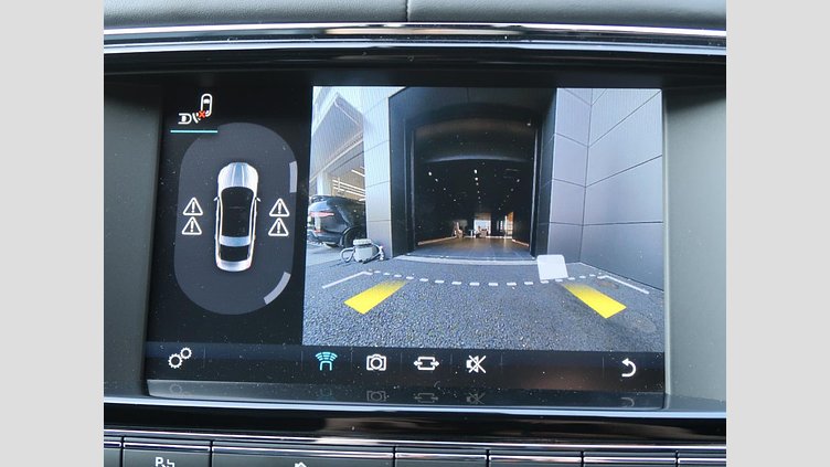 2017 認定中古車 Jaguar XJ Santorini Black 575PS R