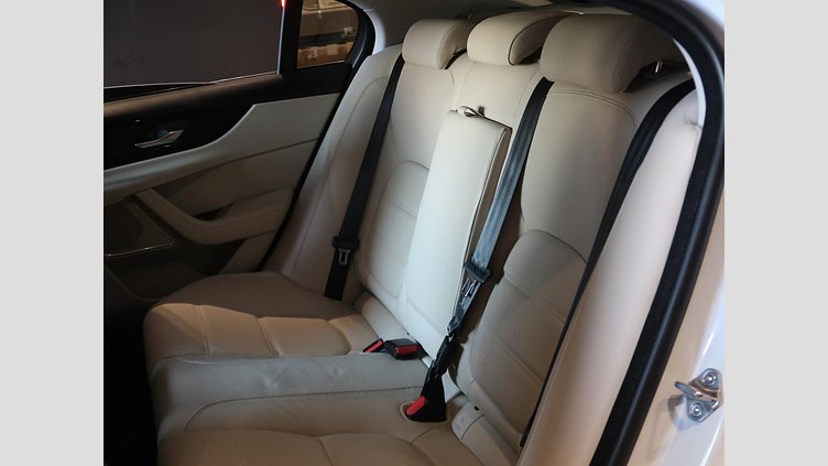 2020 認定中古車 Jaguar XE Yulong White 250PS S