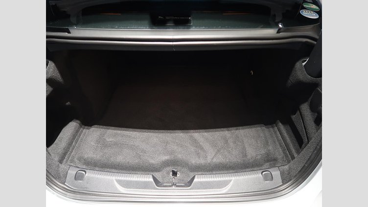 2020 認定中古車 Jaguar XE Yulong White 250PS S