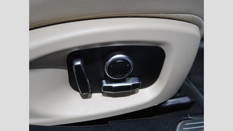 2020 認定中古車 Jaguar XE Yulong White 250PS S