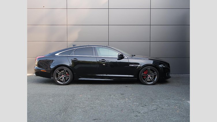 2017 認定中古車 Jaguar XJ Santorini Black 575PS R
