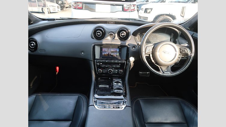 2017 認定中古車 Jaguar XJ Santorini Black 575PS R