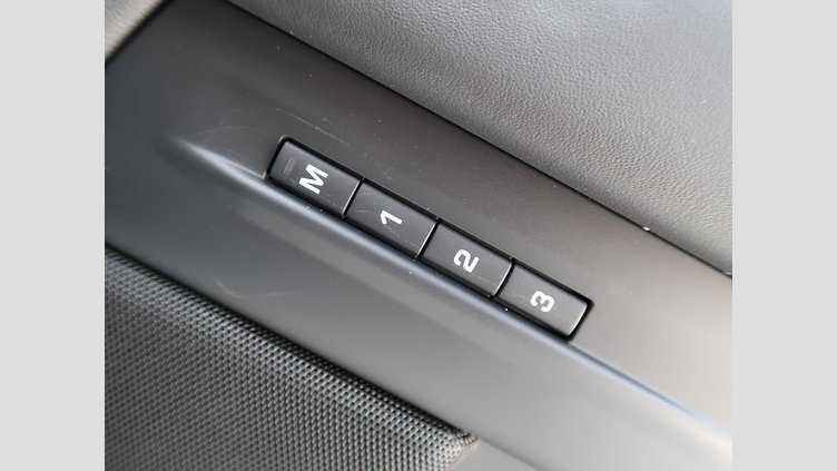 2024 認定中古車 Land Rover Range Rover Evoque Fuji White  Ｐ３００ｅ ダイナミック ＨＳＥ