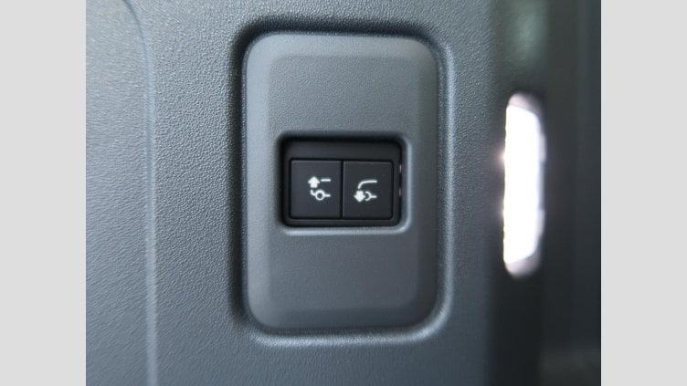 2024 認定中古車 Land Rover Defender 110 Fuji White D300 S