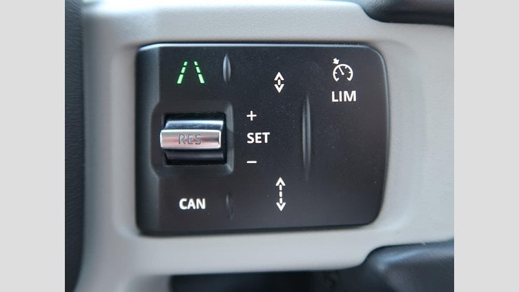 2024 認定中古車 Land Rover Defender 110 Fuji White D300 S