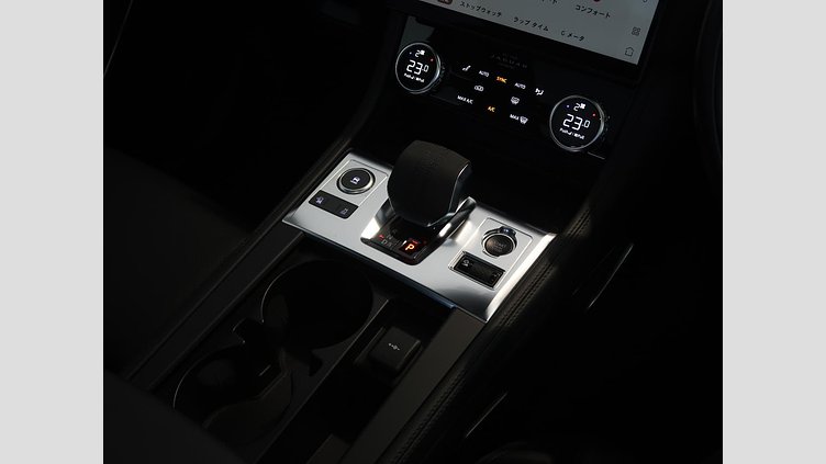 2022 認定中古車 Jaguar F-Pace Fuji White 250PS S