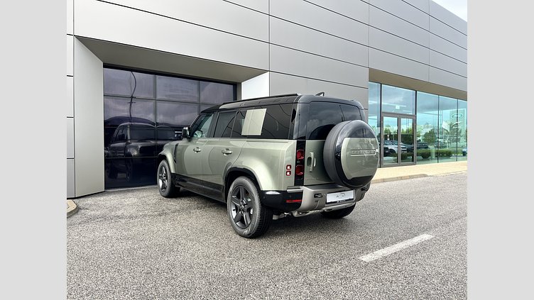 2025 SKLADOVÉ VOZIDLÁ Land Rover Defender 110 Pangea Green D250 Dynamic SE 