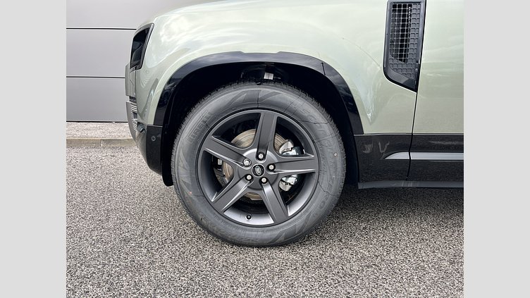 2025 SKLADOVÉ VOZIDLÁ Land Rover Defender 110 Pangea Green D250 Dynamic SE 