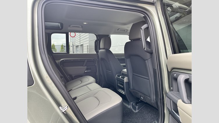 2025 SKLADOVÉ VOZIDLÁ Land Rover Defender 110 Pangea Green D250 Dynamic SE 