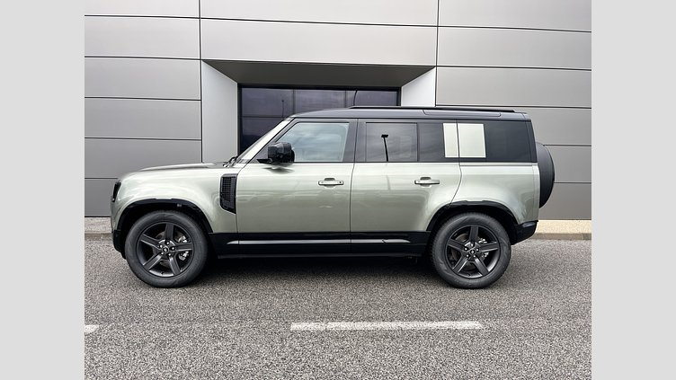 2025 SKLADOVÉ VOZIDLÁ Land Rover Defender 110 Pangea Green D250 Dynamic SE 