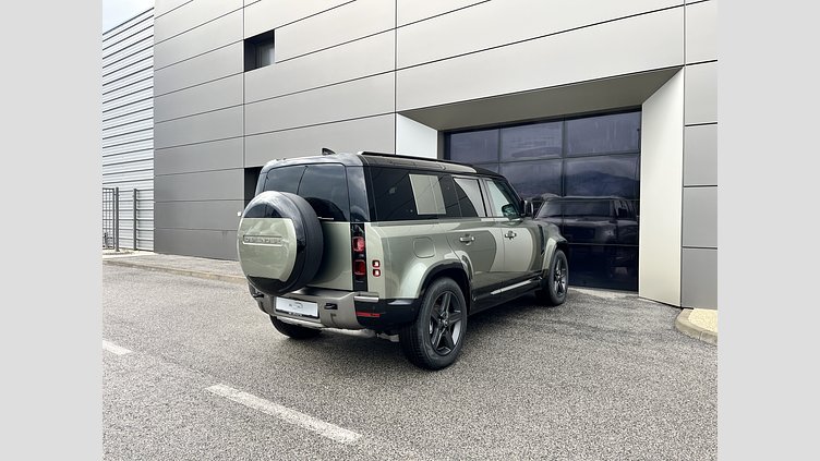 2025 SKLADOVÉ VOZIDLÁ Land Rover Defender 110 Pangea Green D250 Dynamic SE 