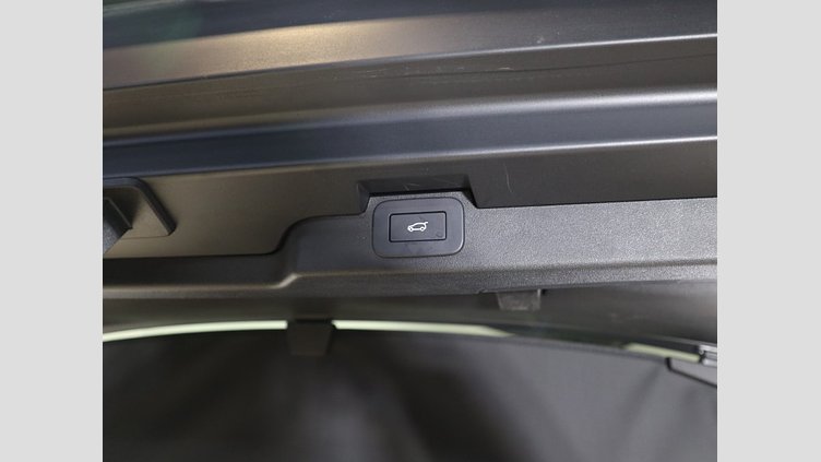 2023 認定中古車 Land Rover Discovery Yulong White AWD D300 METOROPOLITAN EDITION