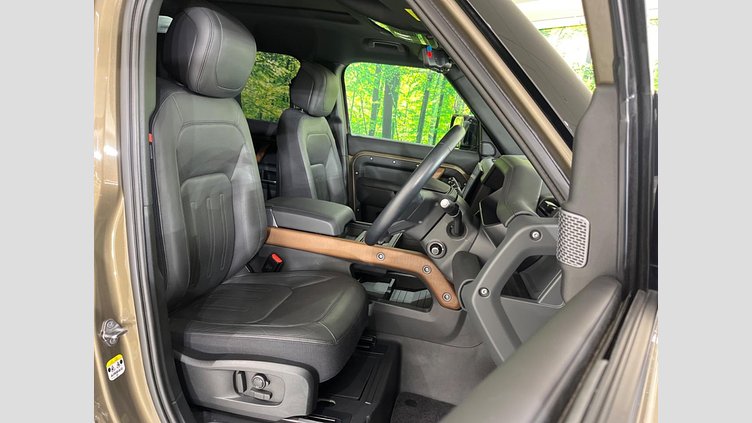 2023 認定中古車 Land Rover Defender 110 Gondwana Stone 4WD X　D300
