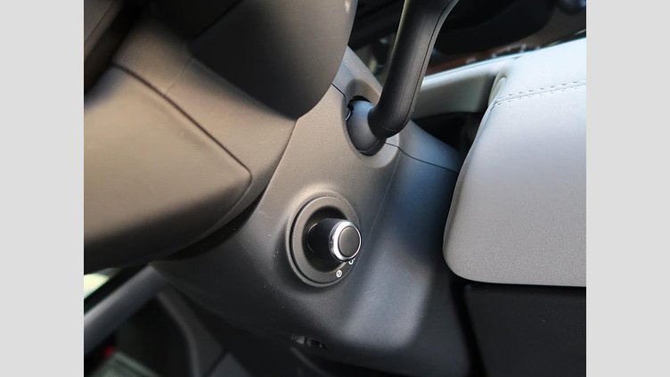 2019 認定中古車 Land Rover Range Rover Evoque Silicon Silver ガソリン
 SE