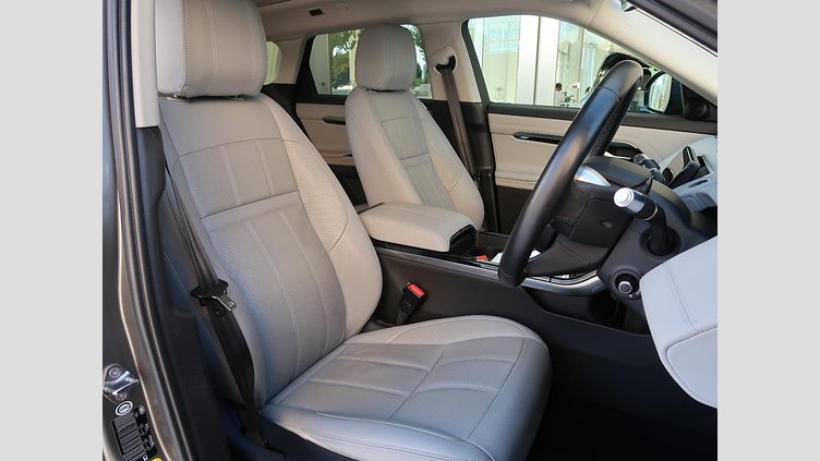 2019 認定中古車 Land Rover Range Rover Evoque Silicon Silver ガソリン
 SE