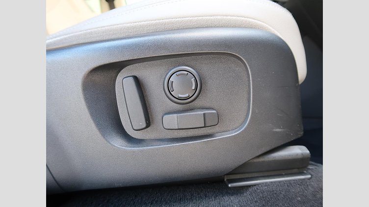 2019 認定中古車 Land Rover Range Rover Evoque Silicon Silver ガソリン
 SE